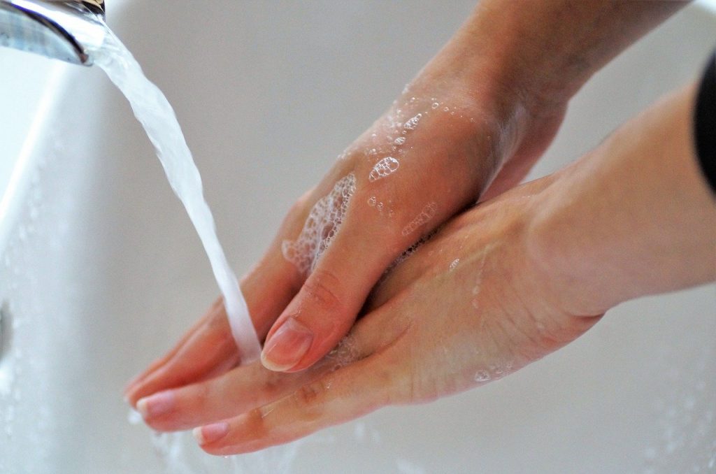 washing-hands-wound